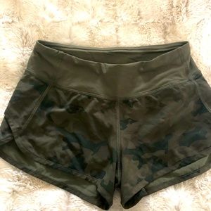 Lululemon camo speed shorts size 2